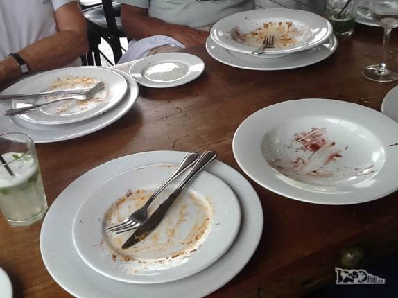 O estado dos nossos pratos mostra o sucesso da comida do restaurante La Huerta, em Punta del Este, no litoral do Uruguai